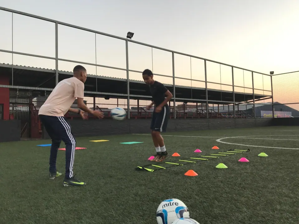 Individual coaching on an outdoor court